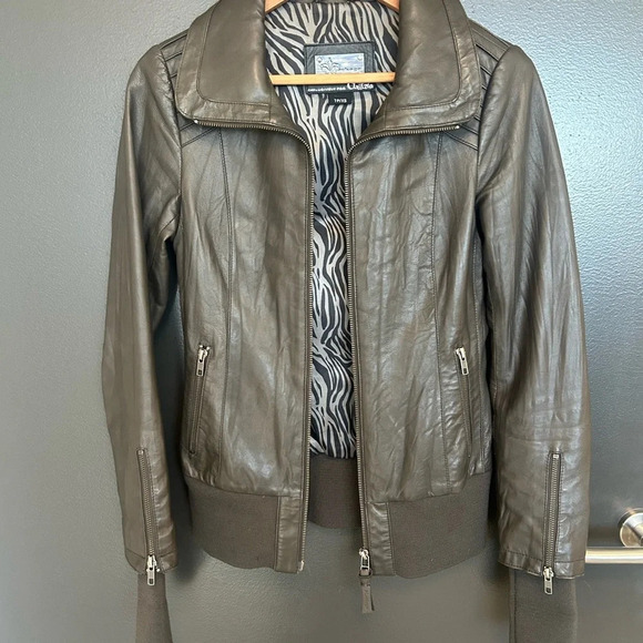 Mackage for Aritzia NWOT land skin leather coat XS in dark olive green. Amazing! - Picture 13 of 16